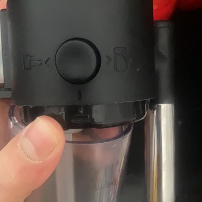 Kırık Süt Haznesi Nedeniyle Evkur'dan Alınan Delonghi Makinesinin Ücretsiz Değişim İsteği