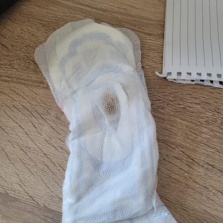 Kotex Ultra Gece Pedinde Kurumuş Kan Lekesi: Hijyen İhlali Ve Güven Kaybı