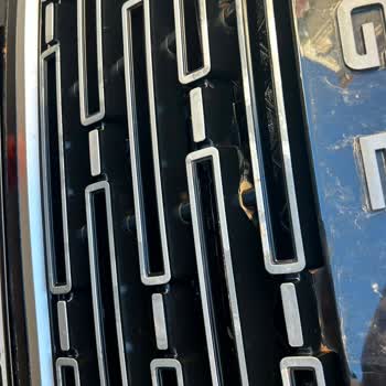 Yeni Land Rover Velar Panjur Ve Logo Solması Garantiden Reddedildi