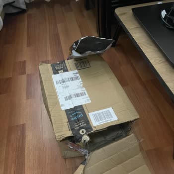 Şampuan Ve Cips Aynı Kutuda Gönderildi, Hijyen Ve Hasarlı Ambalaj Şikayeti