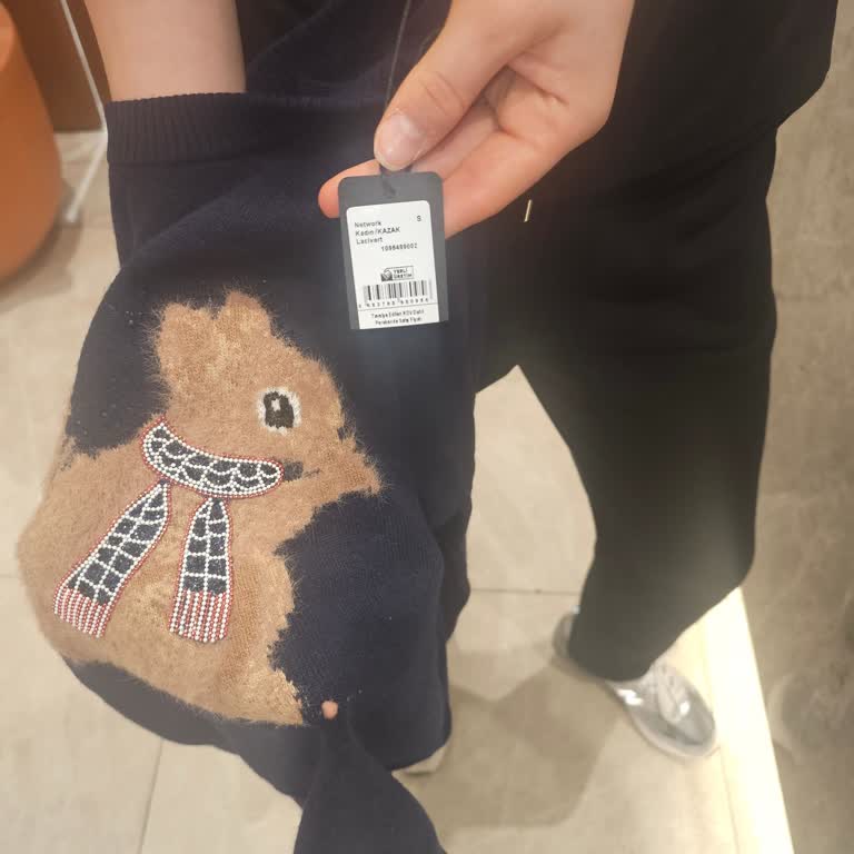 Hediye Kazak Delik Çıktı, Mağaza İnceleme Sözü Verdiği Halde Geri Dönüş Yapmıyor