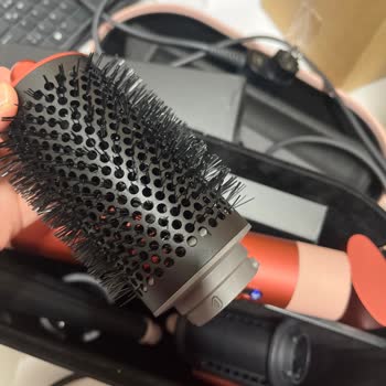 Dyson Airwrap Cihazı Çizikli Ve Değişmemiş Parçalarla Geri Gönderildi, Müşteri Hizmetleri İlgisiz