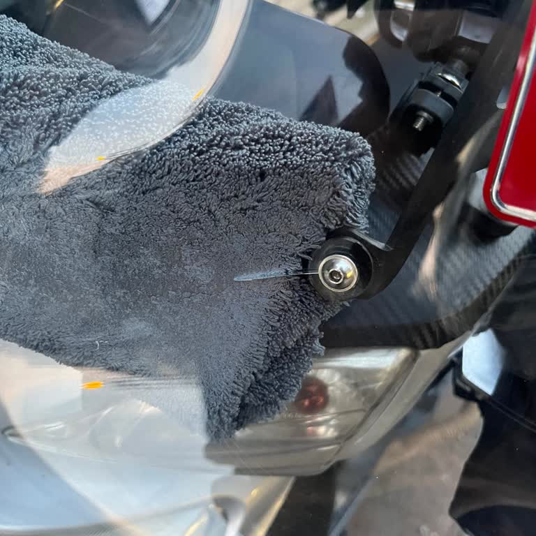 Universal Siperlik Camı Kendi Kendine Çatladı, Güven Sorunu