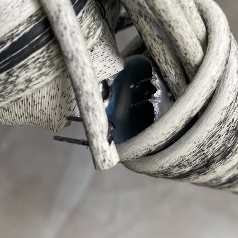 Kırılan Bahçe Sandalyesi Ve Cevapsız Servis Ücret İadesi Talebi