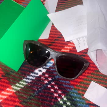 Ayıplı Bottega Veneta Gözlüğünün Boyası Döküldü, Ücret İadesi Talebi