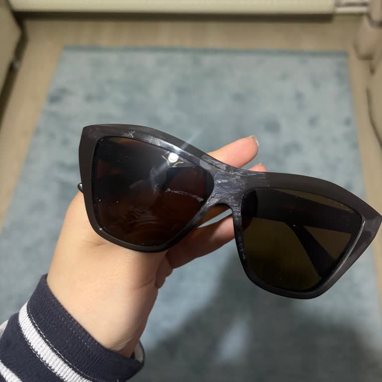 Ayıplı Bottega Veneta Gözlüğünün Boyası Döküldü, Ücret İadesi Talebi