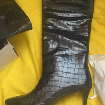 Yanlış Beden, Hediye Paketi Olmadan Ve Kokulu Çizme İle Mahcup Oldum