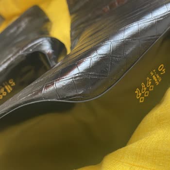 Yanlış Beden, Hediye Paketi Olmadan Ve Kokulu Çizme İle Mahcup Oldum