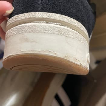 Adidas Ayakkabının Kısa Sürede Oluşan Yırtıklar İçin Değişim Ve İade Talebi