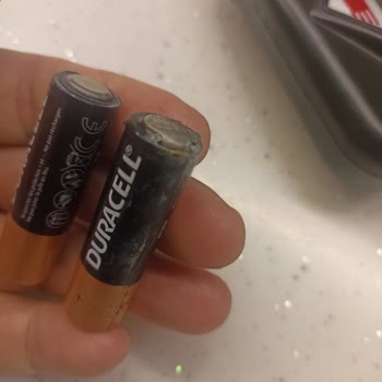 Patlayan Duracell Pilinin Çocuk Kumandalı Arabasında Oluşturduğu Güvenlik Tehlikesi