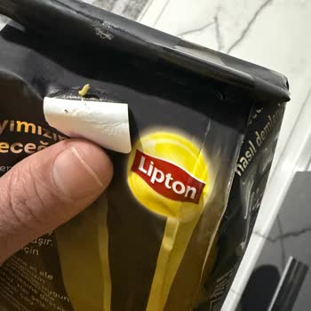Lipton Çay Paketi İçinde Canlı Kurt Görüldü