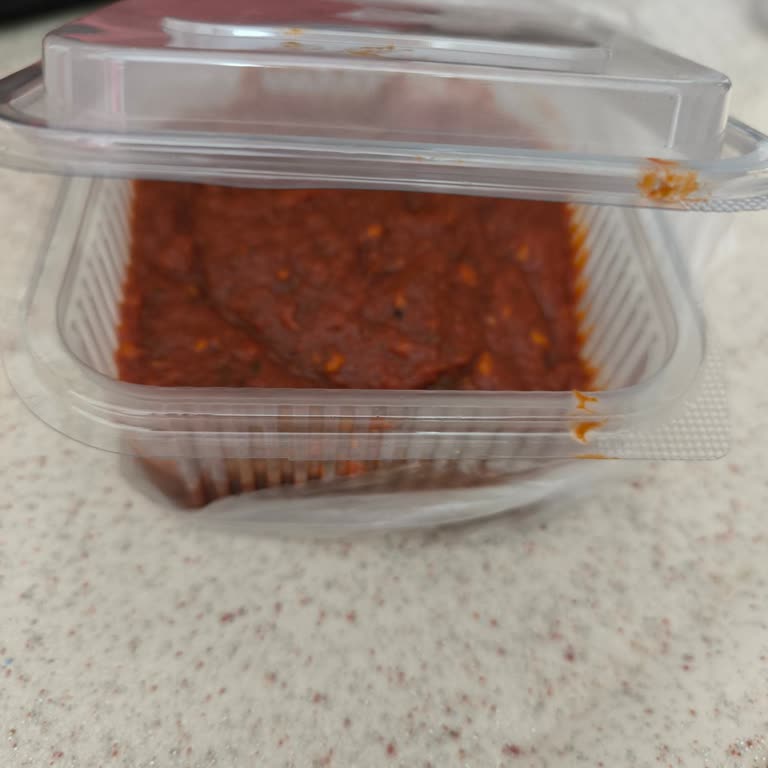 Cam Kavanoz Görünümündeki Naylon Kapla Aldatılma