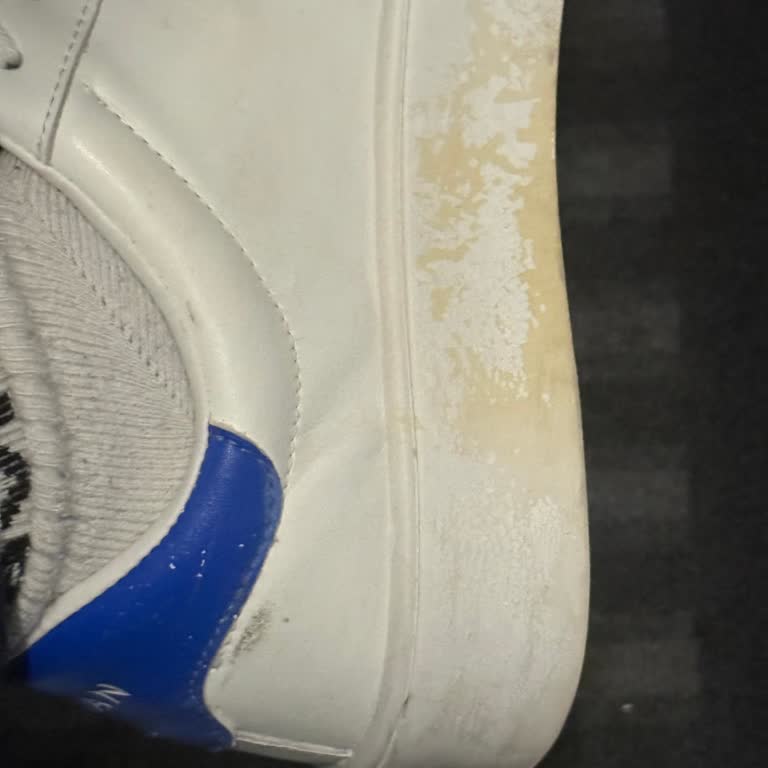 Ayakkabı Tabanındaki Yanıltıcı Boya Ve Gizli Sararma