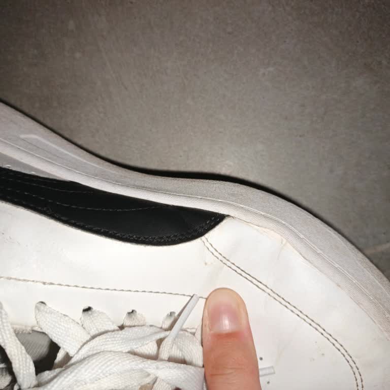 FLO Amasya'dan Aldığım Spor Ayakkabının Tabanı Açıldı, Üretim Hatası Reddi