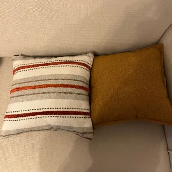 Yanlış Renk Kırlent Ve Saygısız Satış Temsilcisi Nedeniyle Mağduriyetim