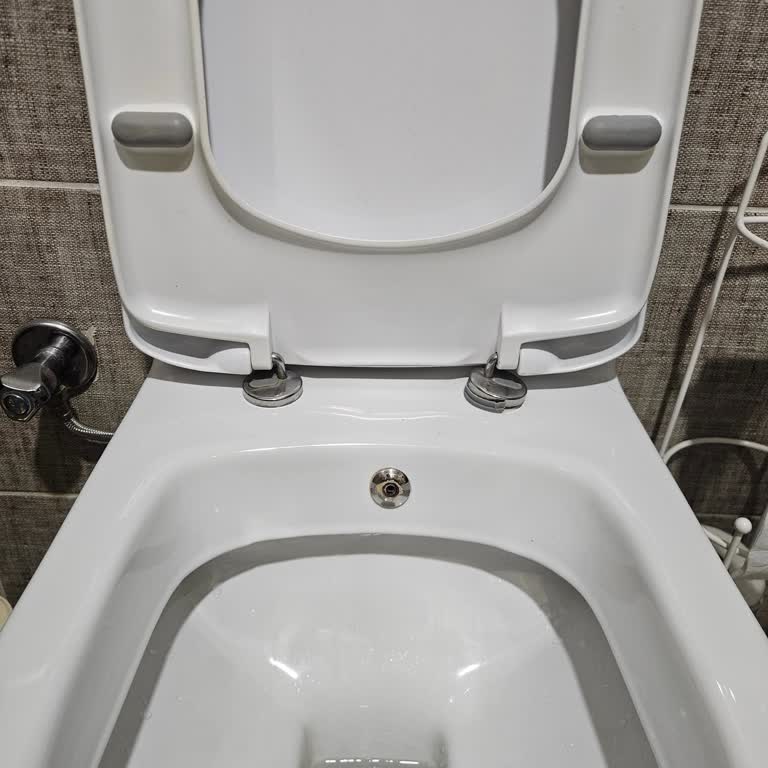 ECA Serel Klozetinde Su Kaçağı Ve Yetkili Servis İhmali