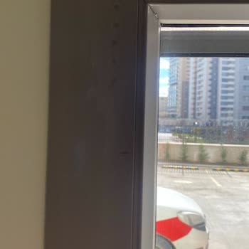 Pimapen Kasa Köşesindeki Montaj Hatası Mastikle Gizlendi