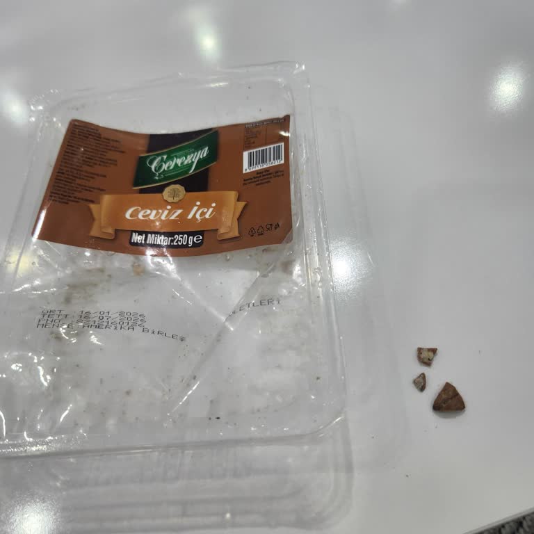 Kabuksuz Ceviz İçindeki Kabuk Parçası Dişimi Kırdı