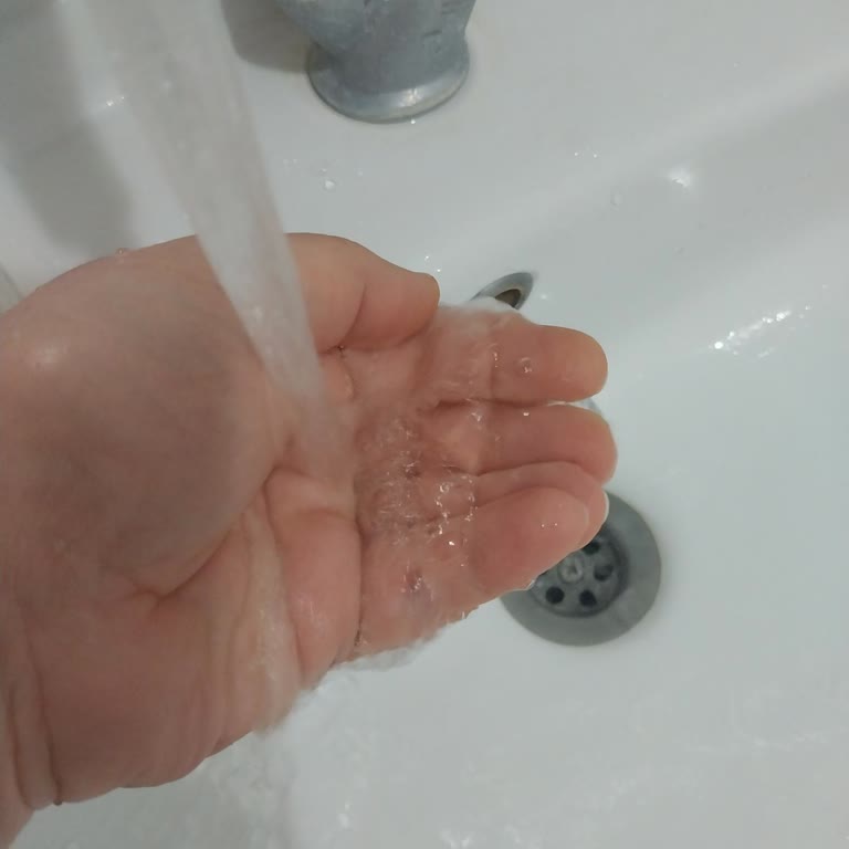 Barış Mahallesi'nde Şebeke Suyunda Lağım Kokusu, Acil Analiz Ve Müdahale Talebi