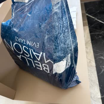 Kargo Paketi Açık Ve Yırtılmış Şekilde Teslim Edildi