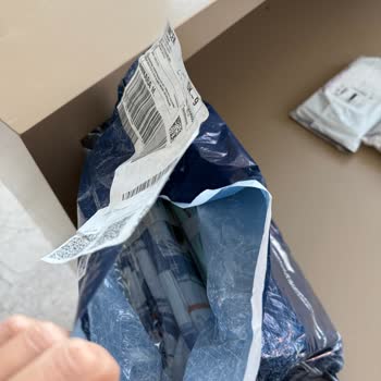 Kargo Paketi Açık Ve Yırtılmış Şekilde Teslim Edildi