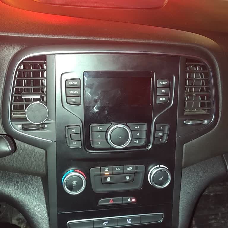 Renault Megane 4 Multimedya Sistemi Açılıp Kapanıyor Ücretsiz Yazılım Güncellemesi Talebi