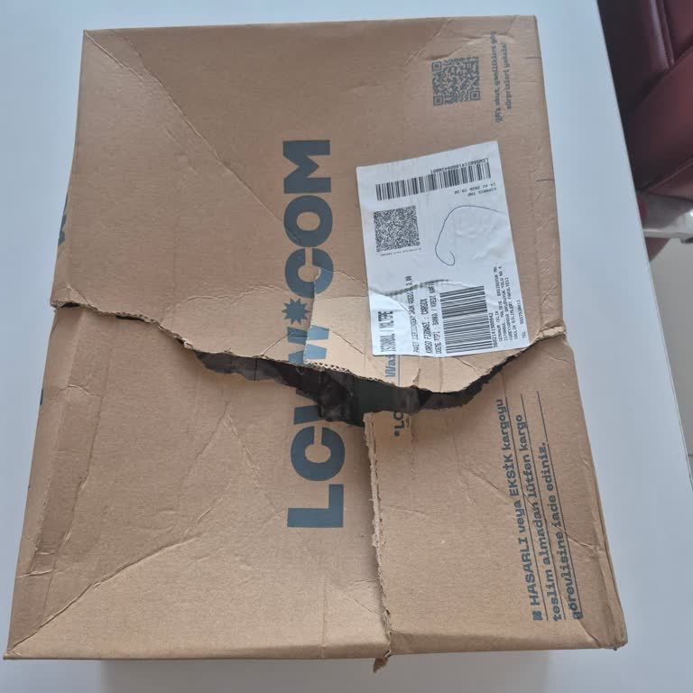 Parçalanmış Kargo Paketiyle Gelen İç Çamaşırı Siparişinde Yaşanan Mağduriyet