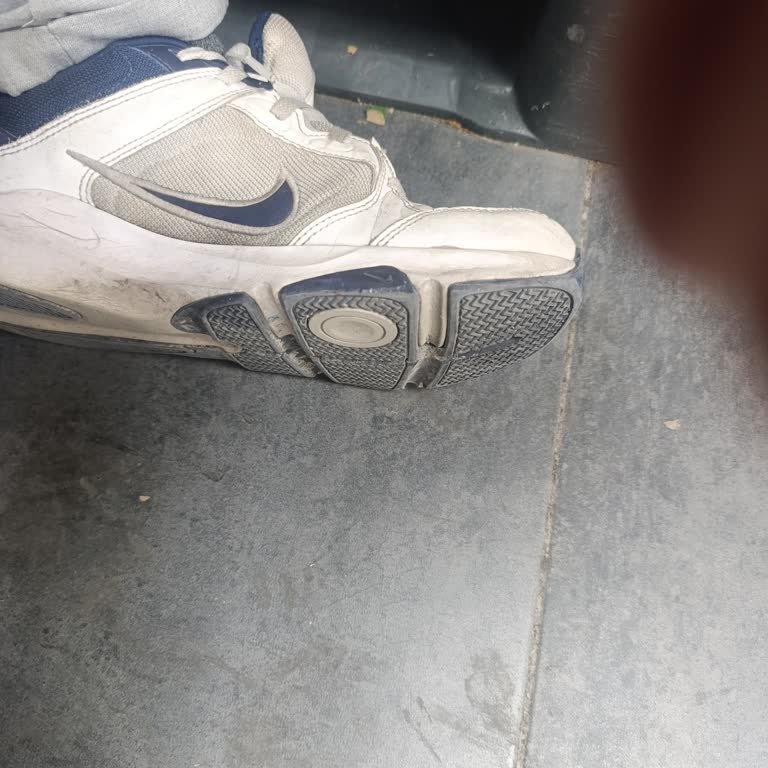 In Street Nike Ayakkabısında Gıcırdama Sorunu ve Garanti Reddi