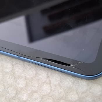 Aras Kargo İle Gönderdiğim Tablet Kırık Ekranla Geri Döndü Ve Müşteri Hizmetleri Yanıt Vermiyor