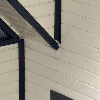 Ahşap Evde Su Sızıntısı Ve Kırıklar İçin Garantili Onarım Talebi