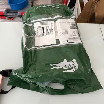 Lacoste Online Siparişimde Hediye Paketi Yırtık Ve Kutular İkiye Ayrılmış
