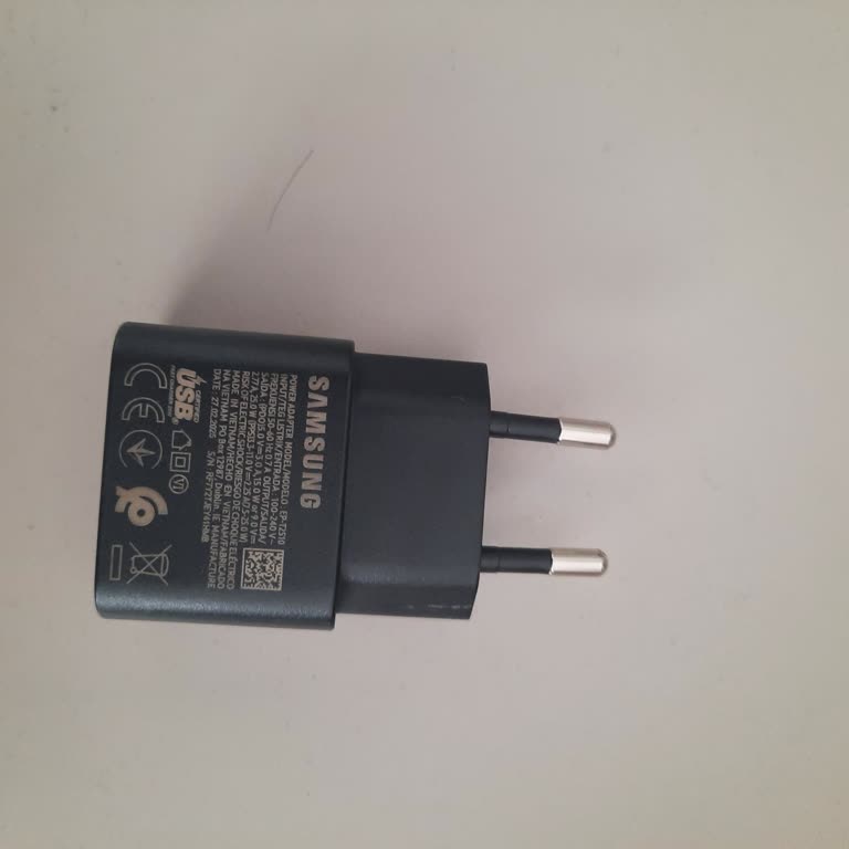 Orijinal Şarj Adaptörü Beş Ayda Bozuldu, Turkcell Pasaj'dan Cevap Yok