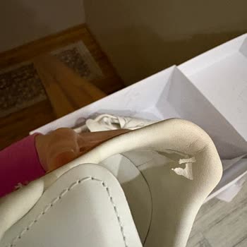 30.000 TL'lik Alexander McQueen Ayakkabısının Kısa Sürede Soyulması Ve Açıklamasız Ret