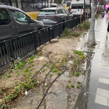 Şişli Mecidiyeköy Kaldırım Düzenlemesinde Özensiz İşçilik Ve Su Birikintileri