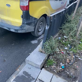 Şişli Mecidiyeköy Kaldırım Düzenlemesinde Özensiz İşçilik Ve Su Birikintileri