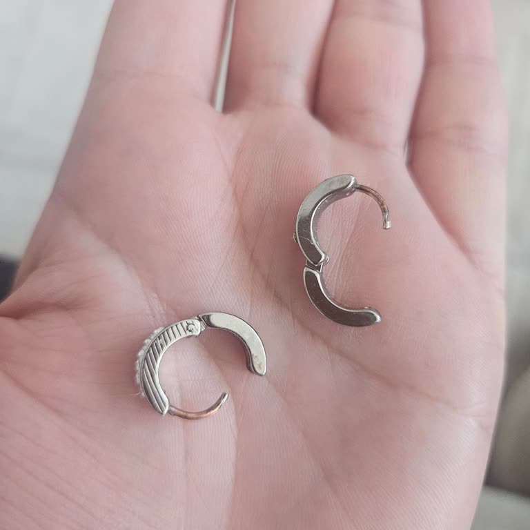 Stainless Steel Olduğu Söylenen Küpenin Alerjik Reaksiyon Ve Paslanma Sorunu