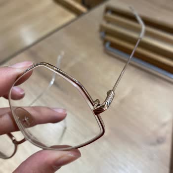 Sürekli Vida Ve Oksitlenme Sorunları Nedeniyle Gözlük Değişim Talebi