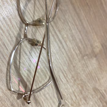 Sürekli Vida Ve Oksitlenme Sorunları Nedeniyle Gözlük Değişim Talebi