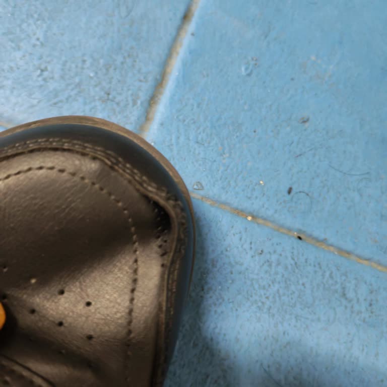 Ayakkabının Dikişinde Kısa Sürede Açılma Ve Değişim Talebi