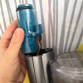 Philips 8000 Serisi Süpürgenin Vida Kırılması Ve Boru Düşmesi