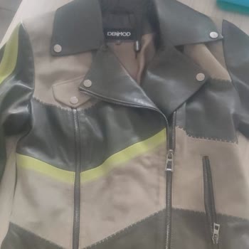 Trendyol’da Kemerli İlanlı Derimod Cekette Kemer Eksikliği