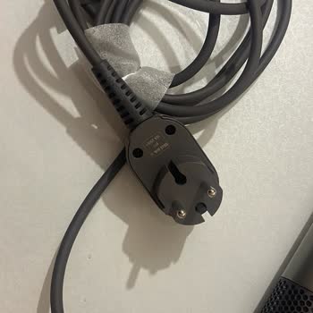 Garanti Servisinde Orijinal Olmayan Dyson Güç Kablosu Takılması