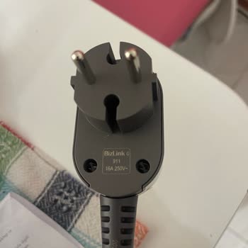 Garanti Servisinde Orijinal Olmayan Dyson Güç Kablosu Takılması