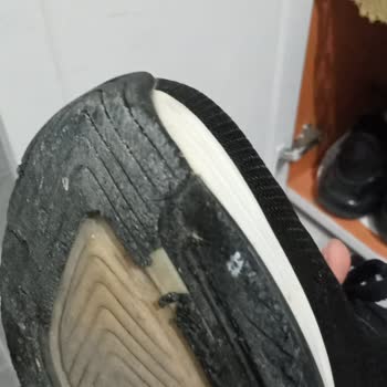 Skechers Ayakkabılarında Kısa Sürede Taban Dökülmesi Ve İç Astar Yırtılması, İade Talebi Reddedildi