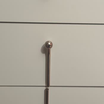 Kırık Sürgülü Dolap Kapağı Ve Eksik Montaj Sorunu