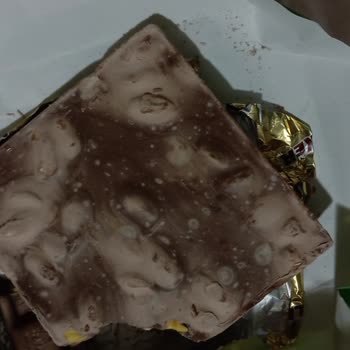 Son Kullanma Tarihi Olmasına Rağmen Çikolatada Renk Değişimi