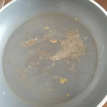 Karaca Swis Kristal Tava 4 Ay Sonra Yapıştırmaya Başladı