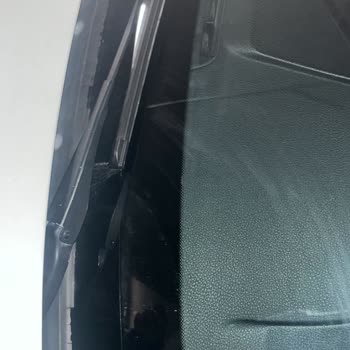 Yetkili Servis Değişimi Sonrası Ön Cam Altı Su Sızıntısı Ve İç Döşeme Hasarı