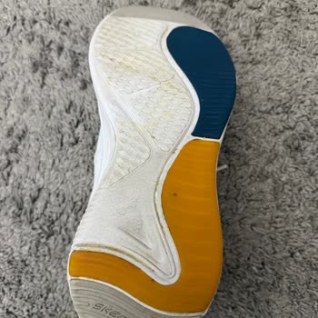 Lostra’dan Ayakkabılarım Kayıp, Hizmet Almadım Ve 3295 TL İadesi Talep Ediyorum