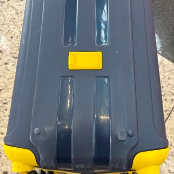 Havaist Yolculuğunda Valiz Kırıldı Ve Yeni Valiz Talebi